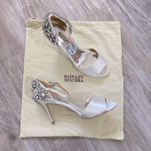 Badgley Mischka Harbor Ivory Satin Crystal Embellished Sandal size 7
